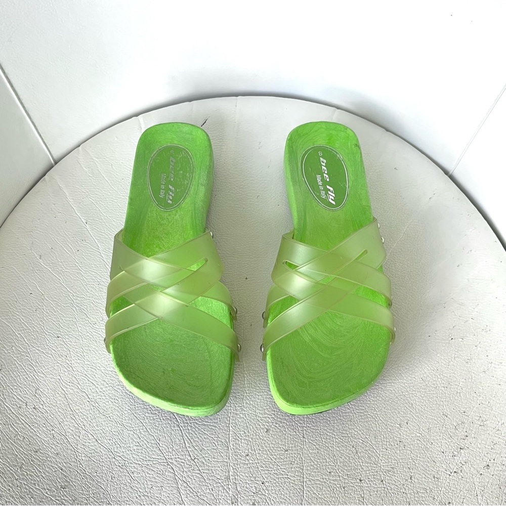 .·´¯`(>▂<)´¯`·. 

Vintage Y2K Light Neon Green Clog Sandals Slides